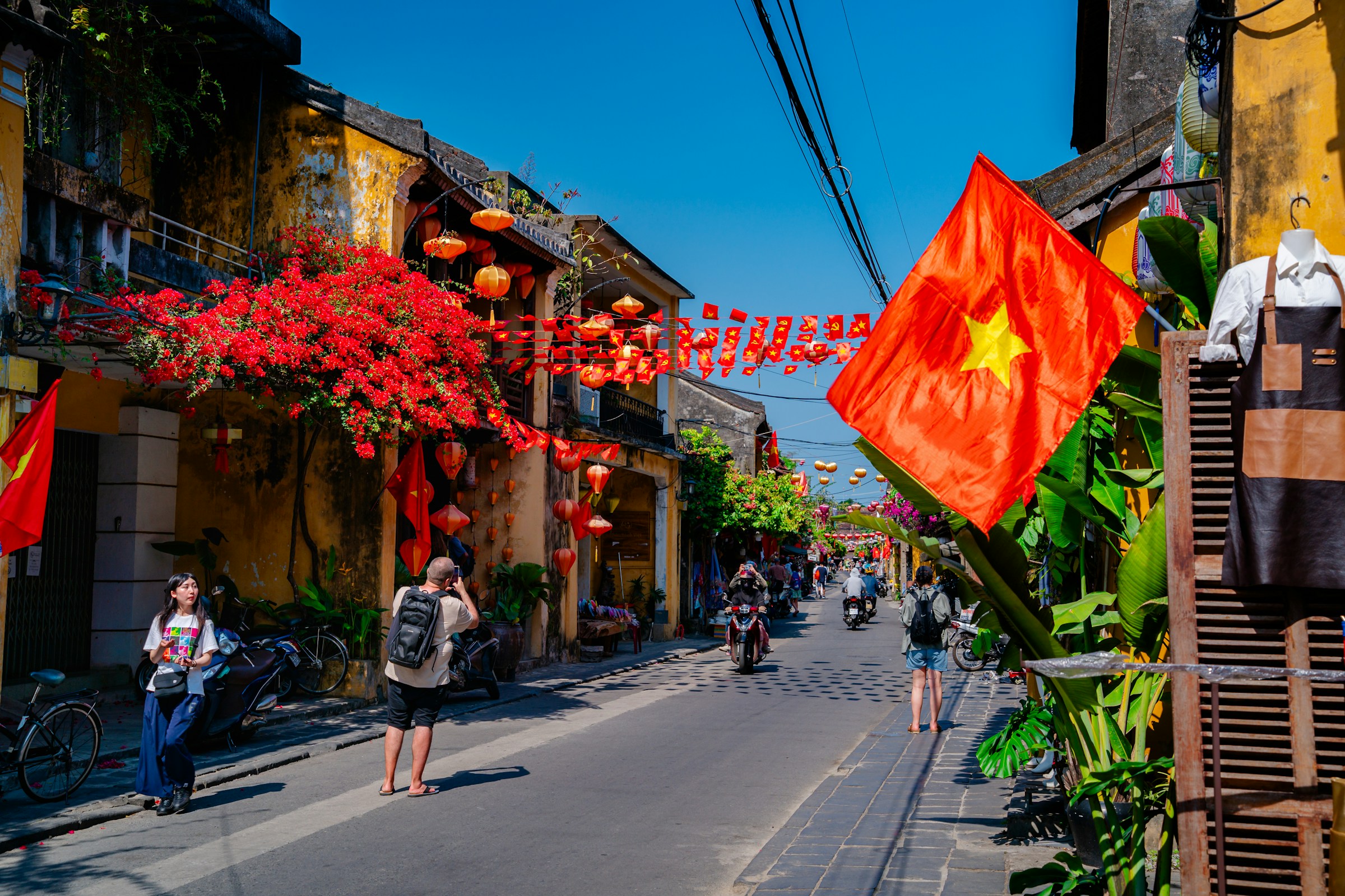 Hoi An street with tailoring shops